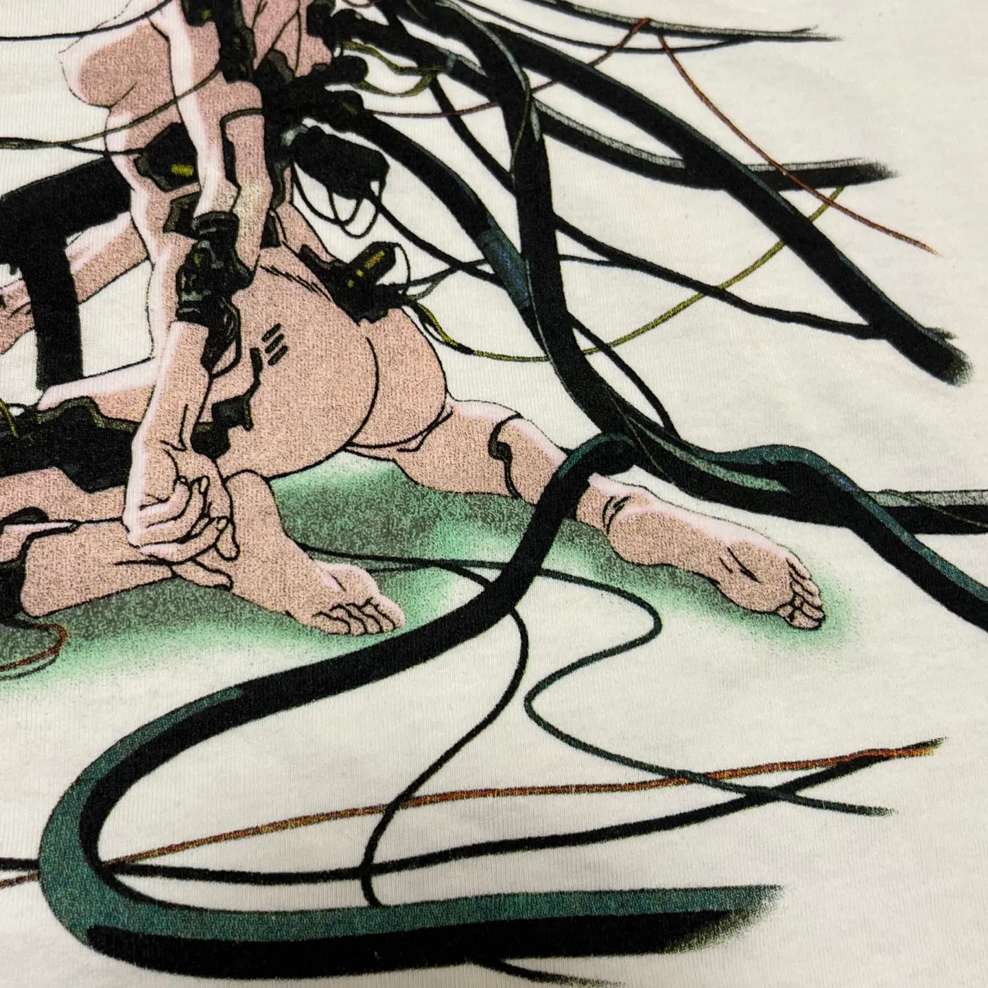 SAINT Mxxxxxx x GHOST IN THE SHELL ' GITS ' SS TEE/WHT Classic Big IP Ghost in the Shell co-branded Suzi Charge/Suzi Character TEE Off-white S-XL Cylindrical side seamless fabric 220g high gram weight OE yarn ⚠️Note: It is almost meaningless if it is not a cylindrical fabric Customized joint main mark/joint wash mark/little angel anti-counterfeiting label Original factory level printing factory Top purchasing agent level